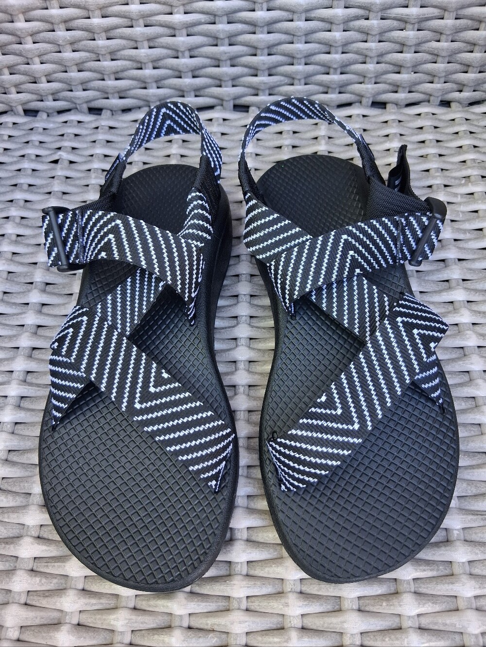 NEW Chaco Black Zigzag Strap Women's Sport Sandals